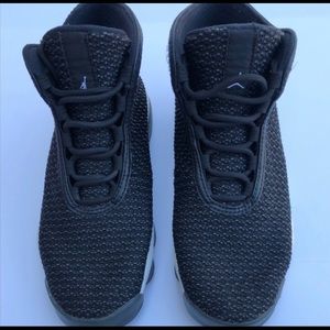 JORDAN Horizons. Size 5 youth/6.5 women.